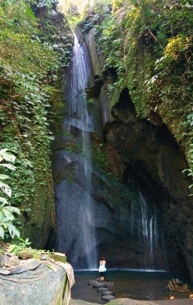 バリ島沐浴の滝